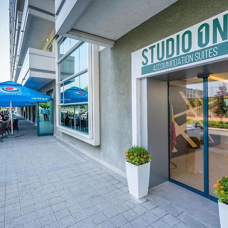 Studio One Accommodation Suites Bucarest Esterno foto