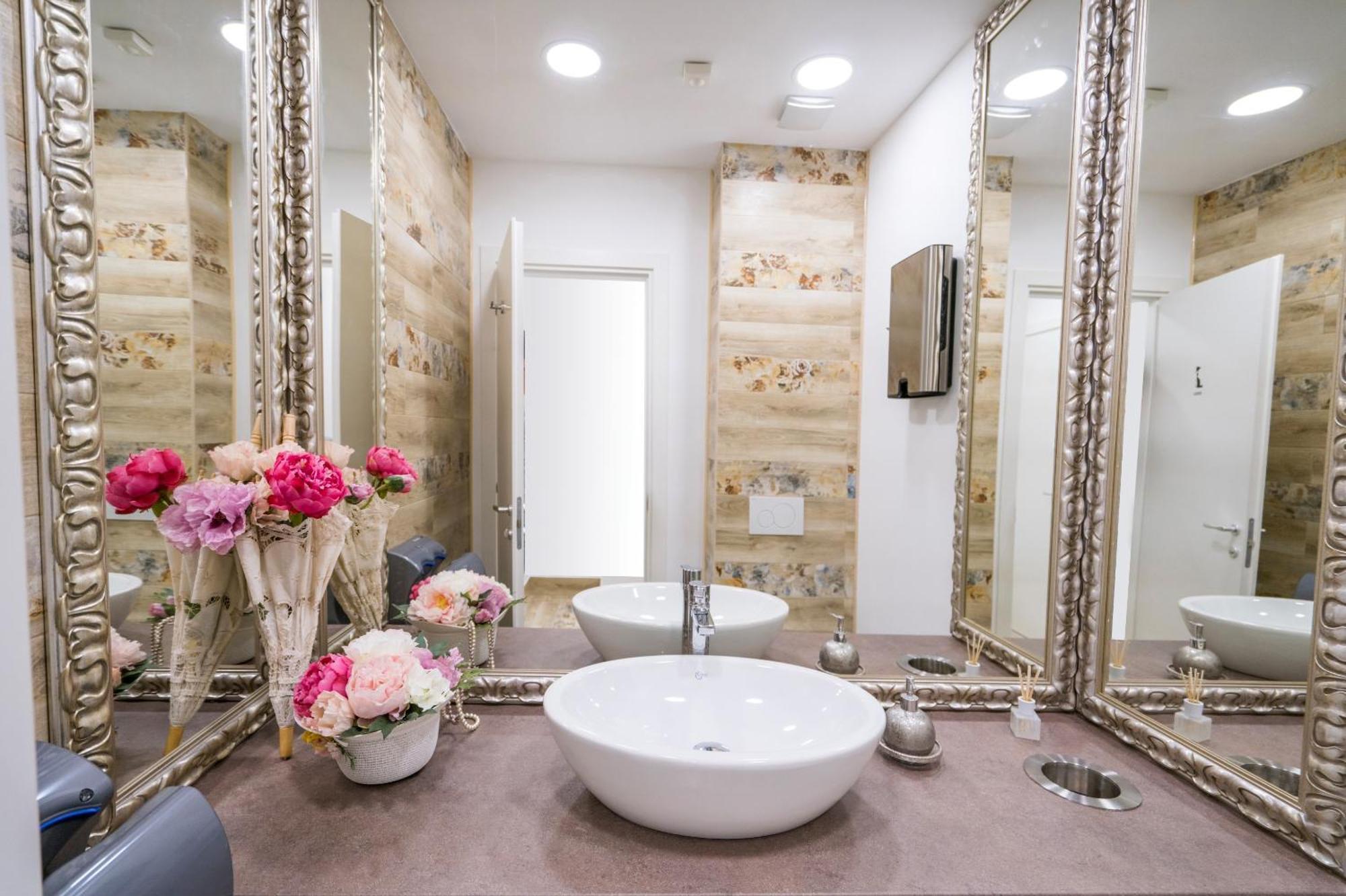 Studio One Accommodation Suites Bucarest Esterno foto