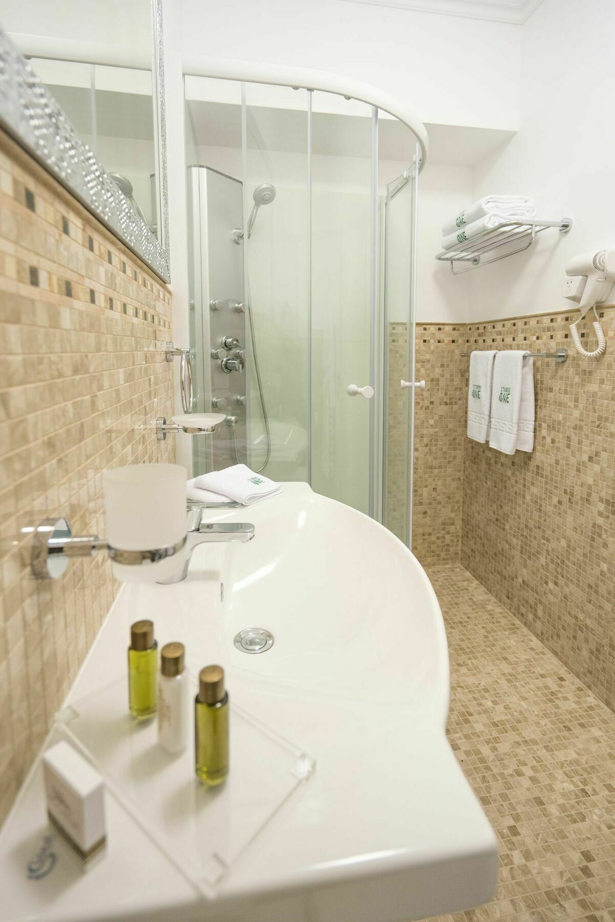 Studio One Accommodation Suites Bucarest Esterno foto